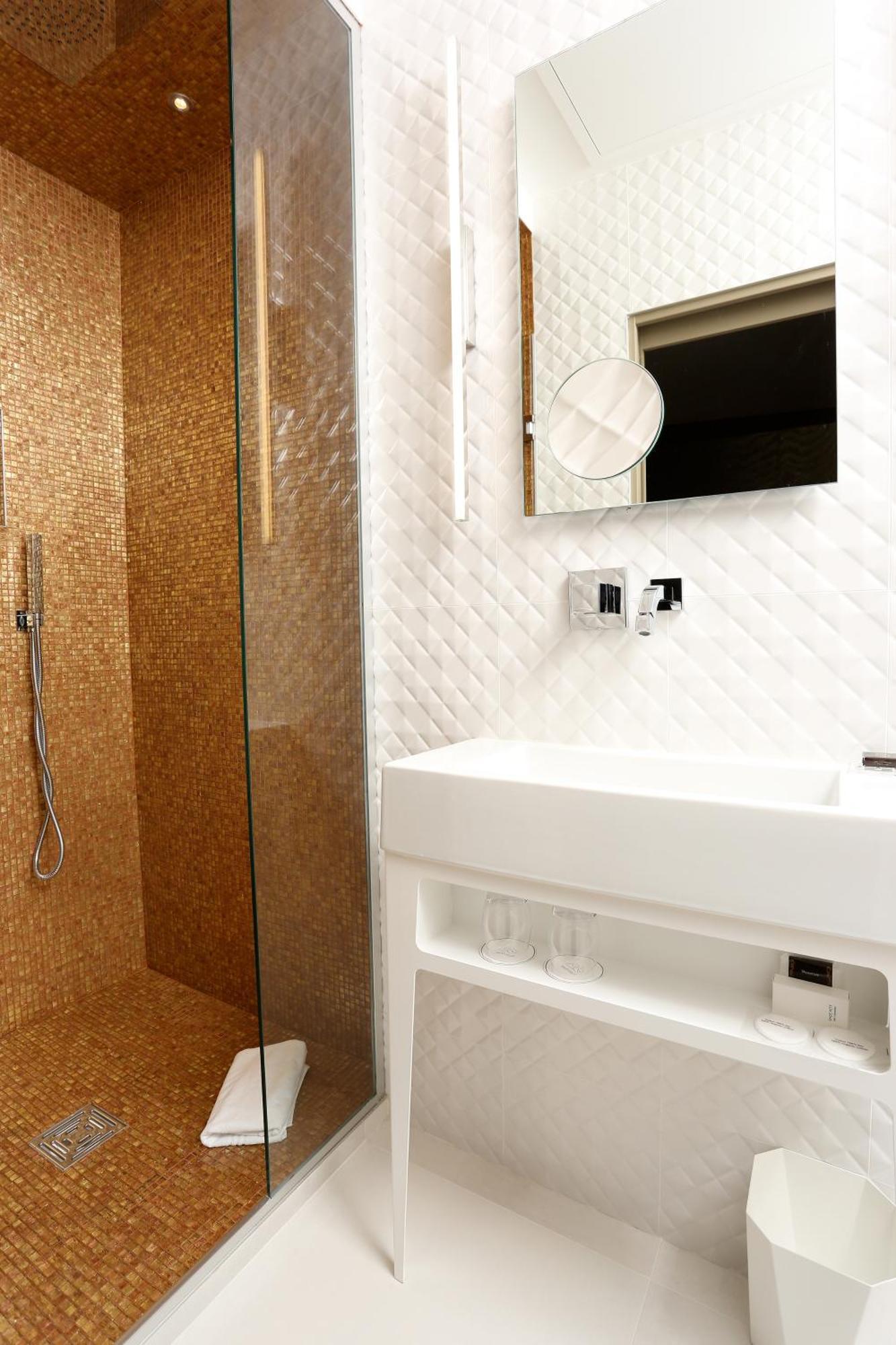 Small Deluxe Single Room